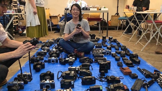 140点のジャンクカメラを押収品のように並べたい :: デイリーポータルZ