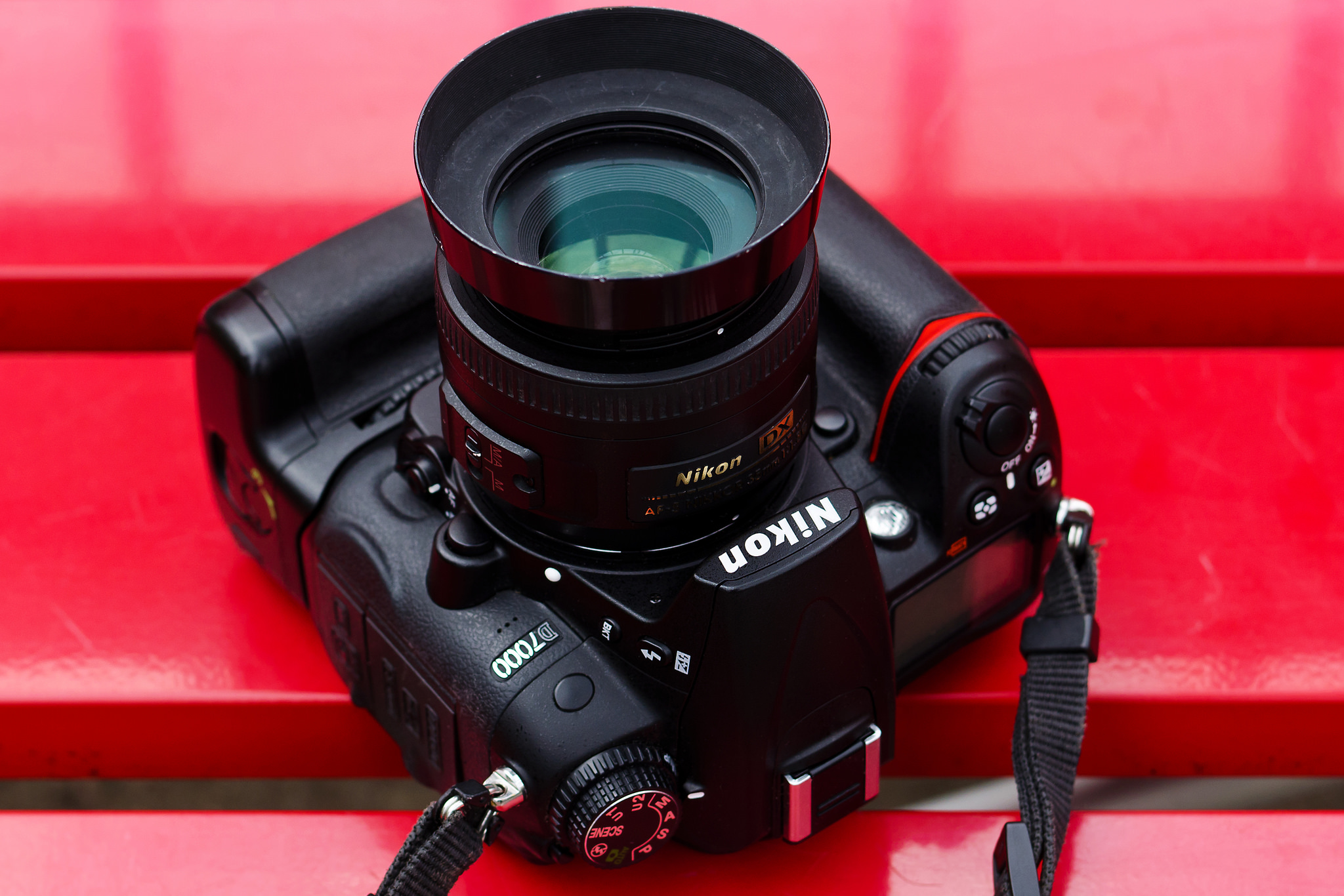 D7000シリーズのバッテリーグリップは、効果あるのか、3ヶ月以上、着け