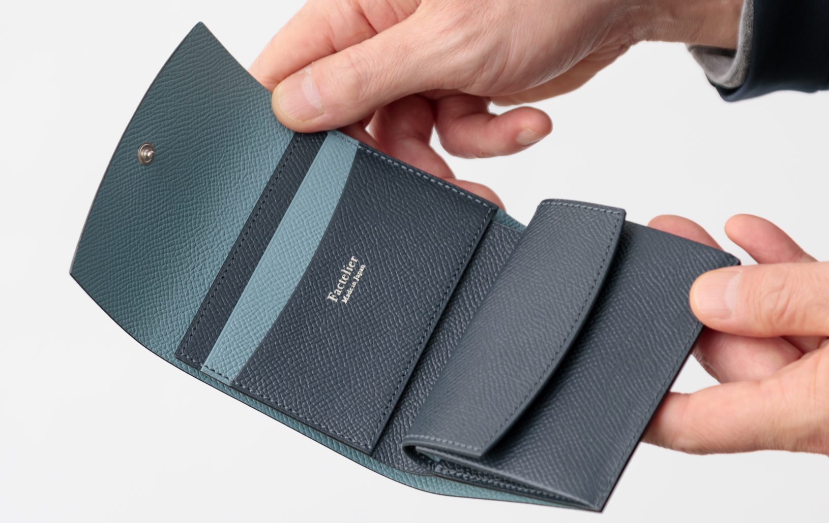 新商品・限定50個】上品で機能的。人気の「三つ折り財布」に限定