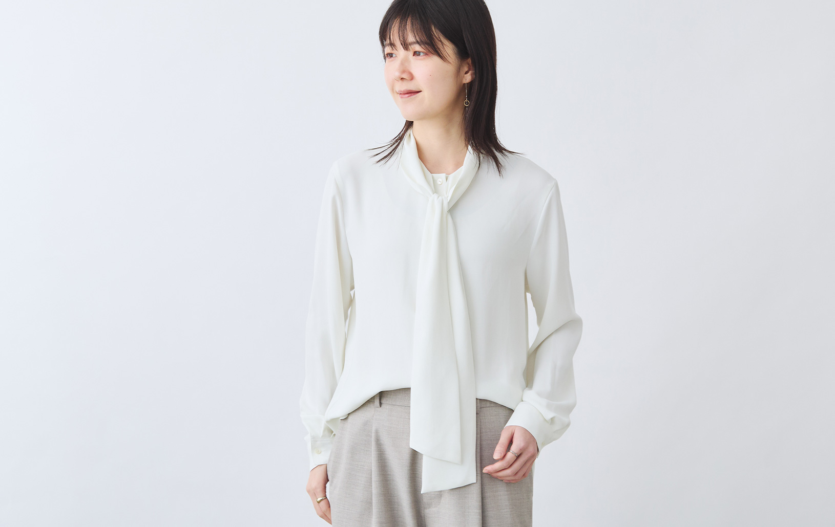 ボウタイブラウス/ウォッシャブル/ネイビー | Factelier (ファクトリエ)