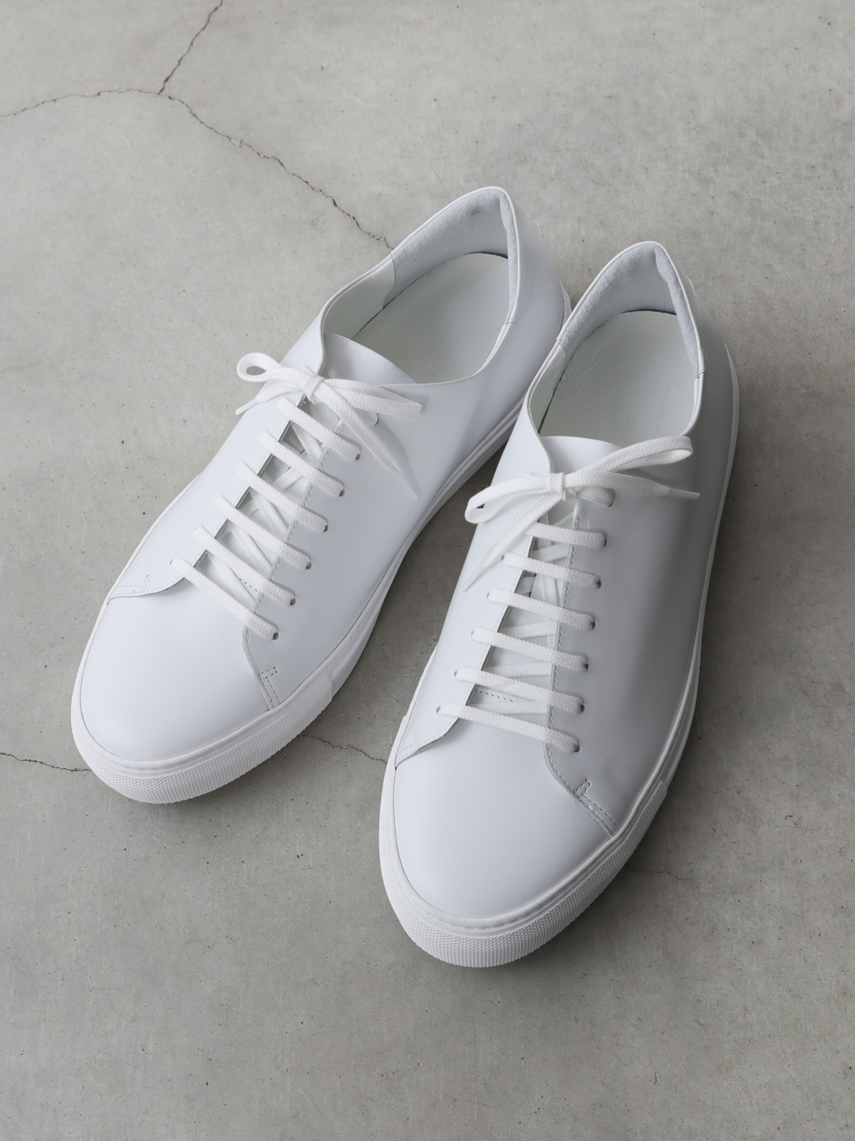 ブライトウェイ ドレス仕立てのレザースニーカー (MEN)/ホワイト