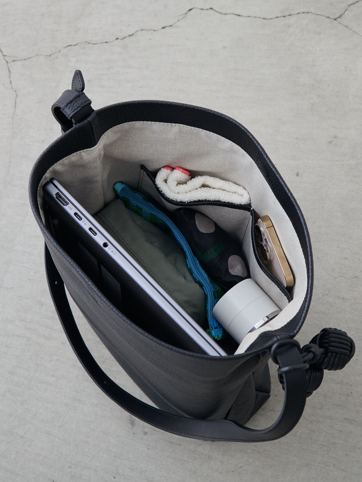 itten-itten ワンショルダーバッグ/ブラック | Factelier (ファクトリエ)