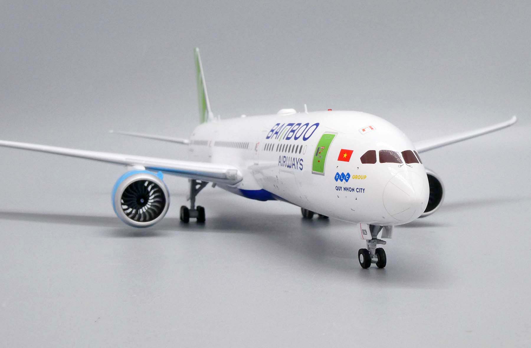 Bamboo Airways Boeing 787-9 Dreamliner Reg VN-A829 1.200 Scale