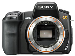 ソニー、エントリー向けデジタル一眼レフ「α200」を国内発売