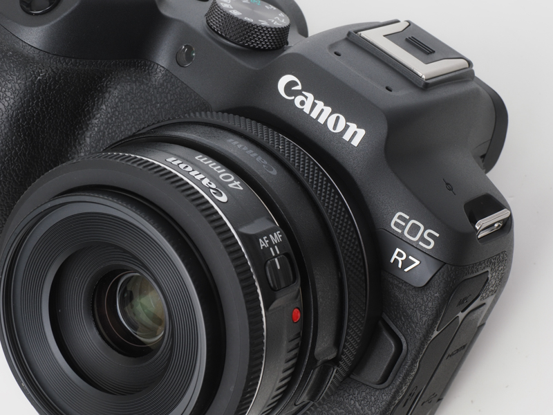赤城耕一の「アカギカメラ」 第54回：EOS R7とEFレンズの邂逅