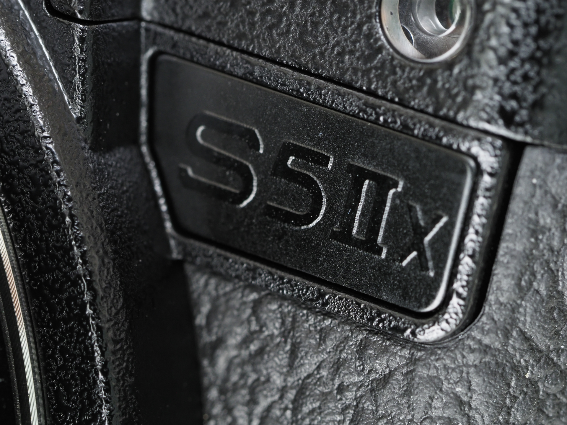 赤城耕一の「アカギカメラ」 第81回：“真っ黒”の美しさを発見。「LUMIX