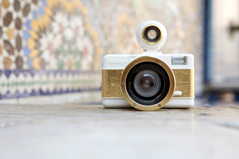 ロモグラフィー、魚眼カメラにホワイト×ゴールドのカラー