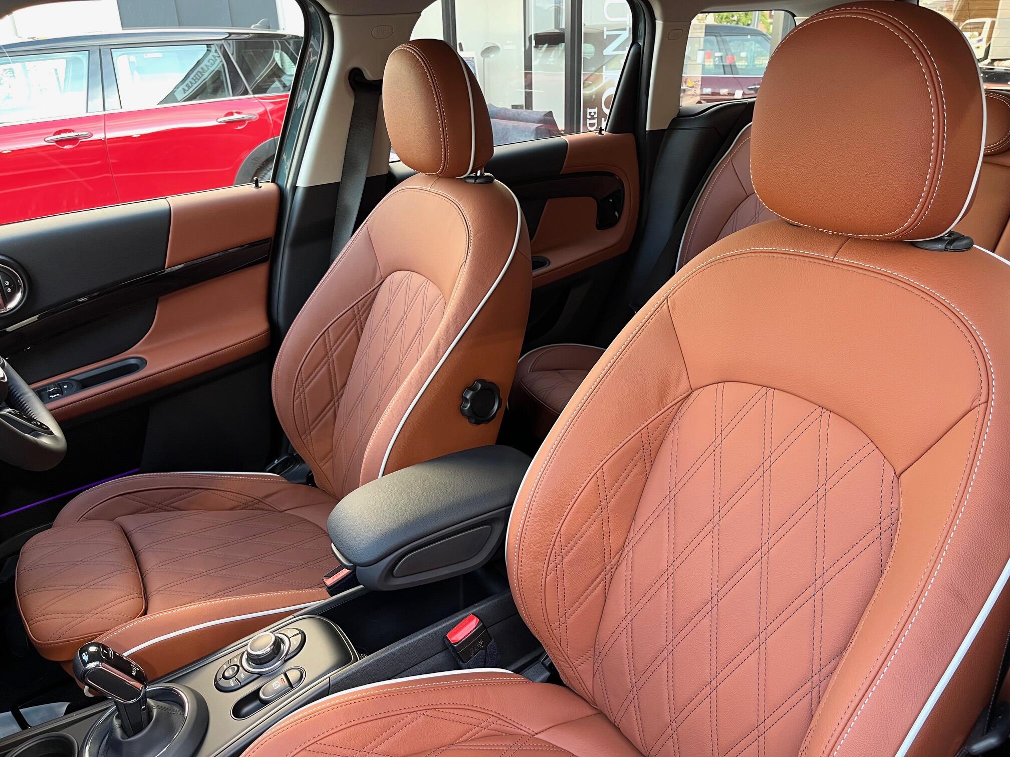 CROSSOVER セージ・グリーン 展示開始！！ - MINI 八王子／MINI 府中