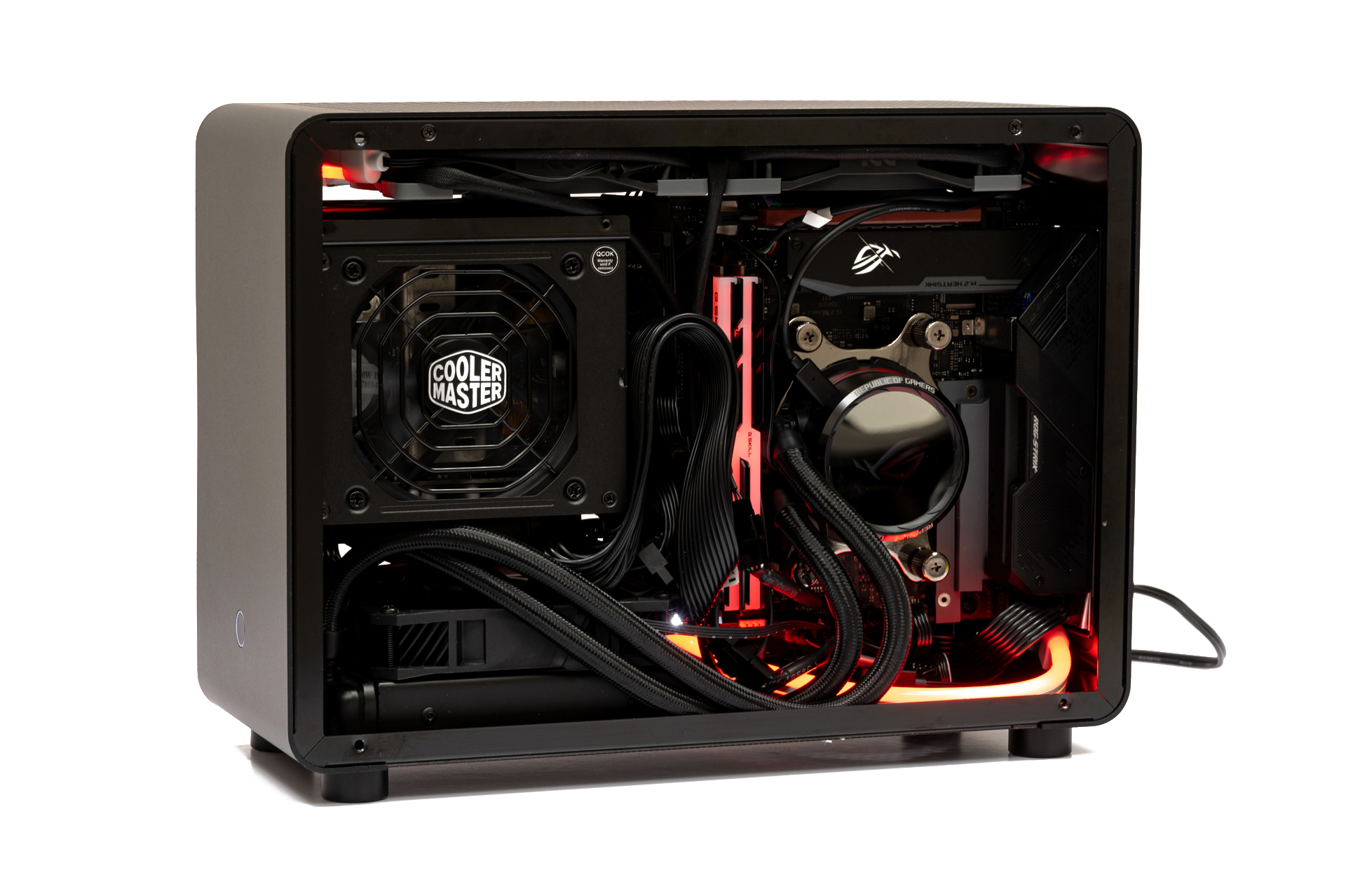 GEEEK CASE G1 SE レビュー。容量11.3Lながら325mmまでのグラボが搭載