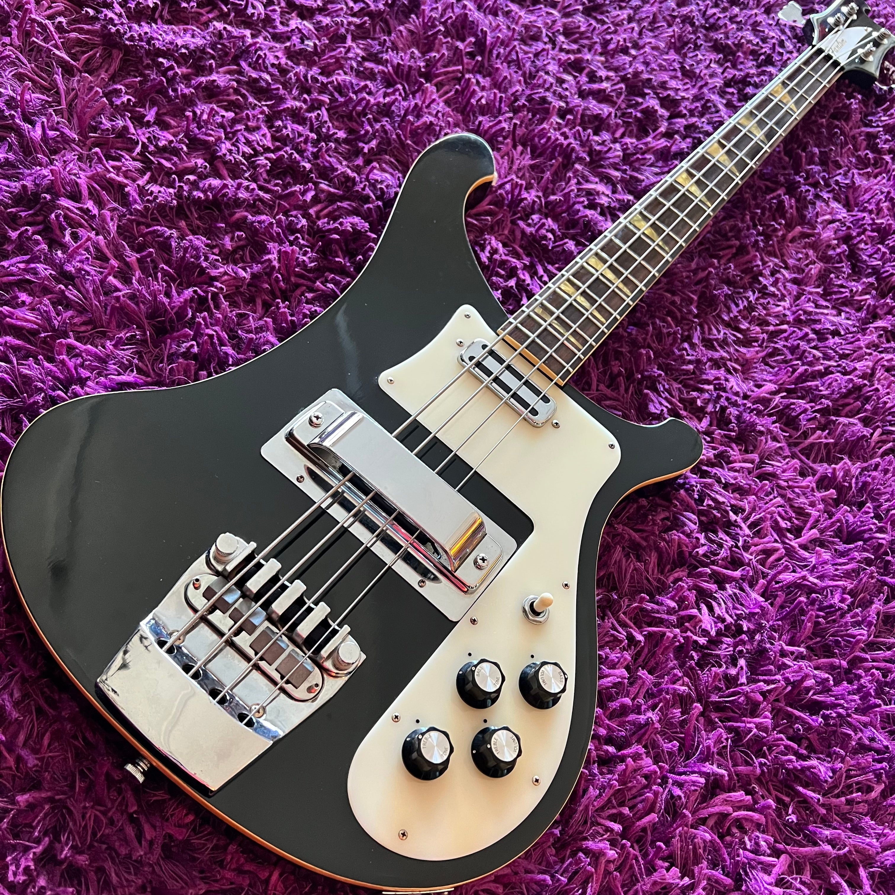 8E9D5233-1E50-45BA-A034-