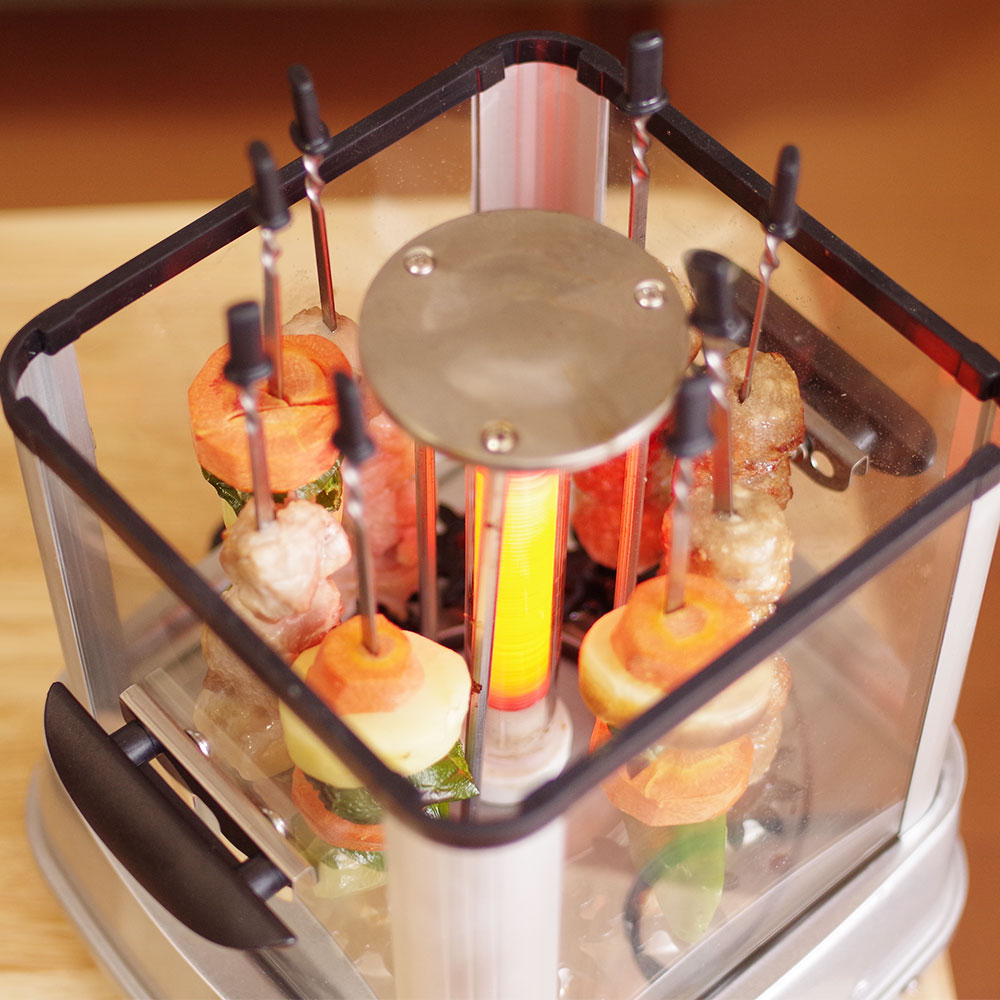 居酒屋気分が楽しめる！【サンコー 自動で回る卓上無煙焼き鳥器 自家製