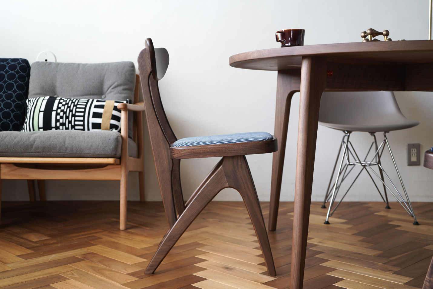 マルニ60 デルタチェア ウォルナット ファブリック M-01 | インテリア