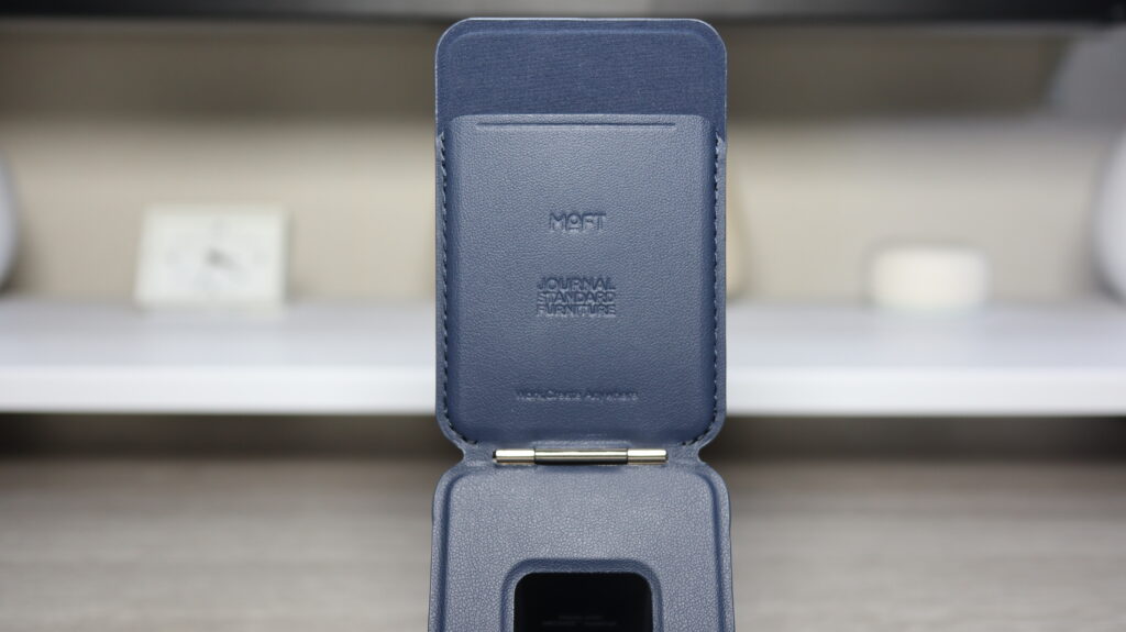 使い方によっては八役を超えるMOFT JSF 8-in-1多機能スタンド