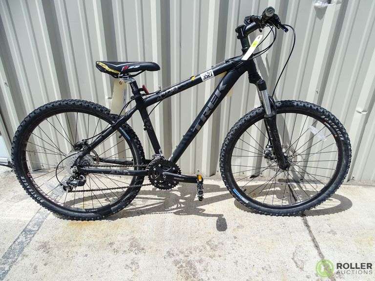 Trek 4300 Front Suspension Mountain Bike With Disc Brakes - Roller