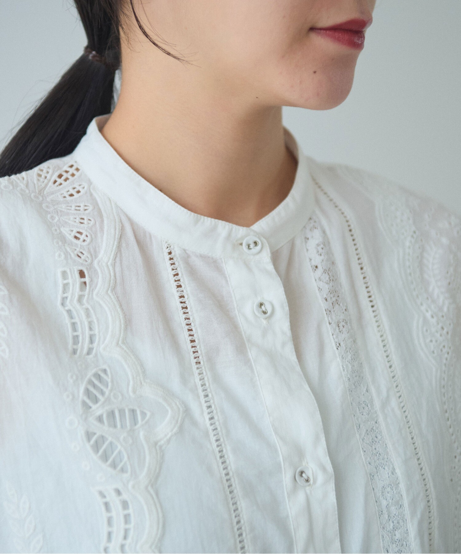 AMBIDEX Store ○カットワーク 刺繍 スクエアブラウス(F クロ): yuni