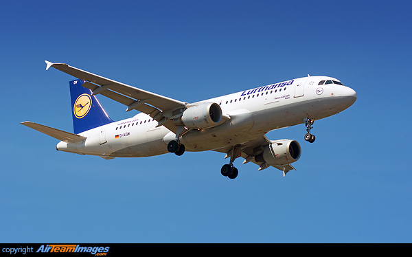 Airbus A320-211 Lufthansa D-AIQW - AirTeamImages.com