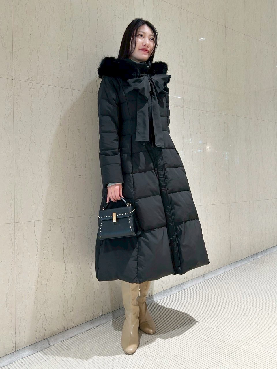 限定カラーあり】フードリボンロングダウンコート(コート)｜OUTER