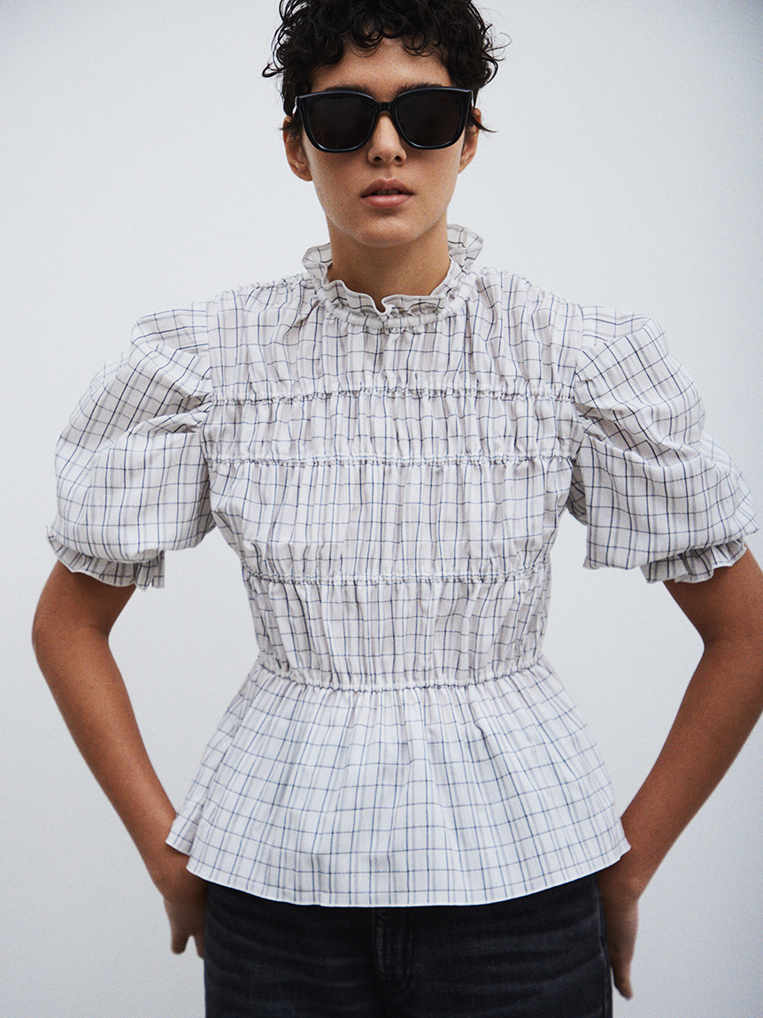 シャーリングペプラムフリルブラウス(ブラウス)｜トップス｜Mila Owen