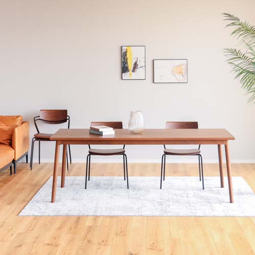 木製 二人用ダイニングテーブル 角が面取りされています 艶有り