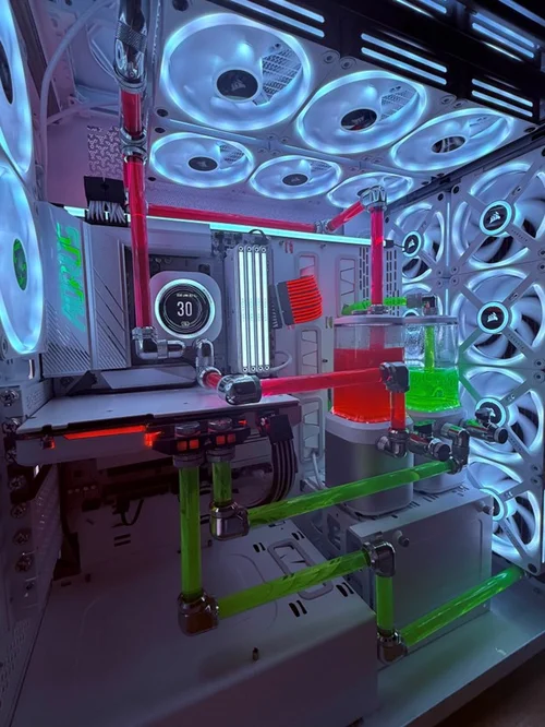 DOMINATOR TITANIUM RGB DDR5 メモリ | CORSAIR