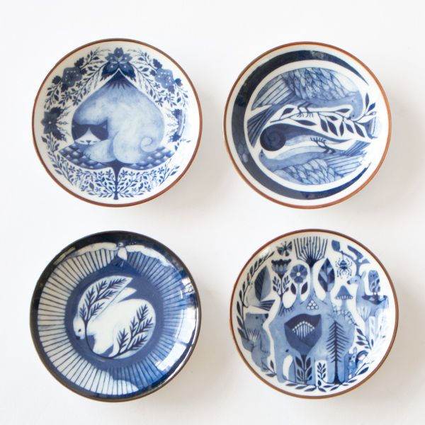 食卓に物語のある器。波佐見焼イヤープレート＆豆皿の裏側 ｜ずっと