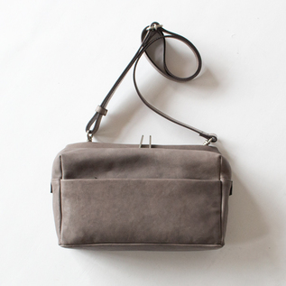 レザーショルダーバッグ tofu／PATRICK STEPHAN（パトリック
