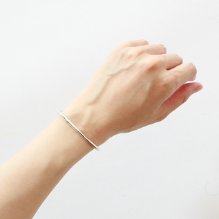 ナバホバングル／ERICKA NICOLAS BEGAY（エリッカニコラスビゲイ