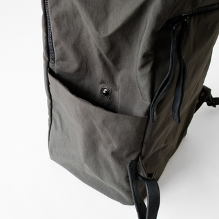 シュリンクナイロン キューブ リュック QYUBULIC／MARVELETS