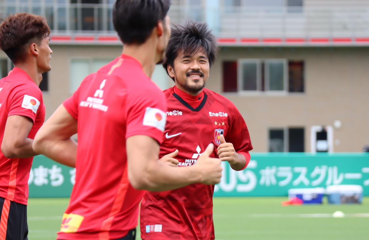 浦和】クラブ通算100ゴールの興梠慎三が「100番」を背負って登場