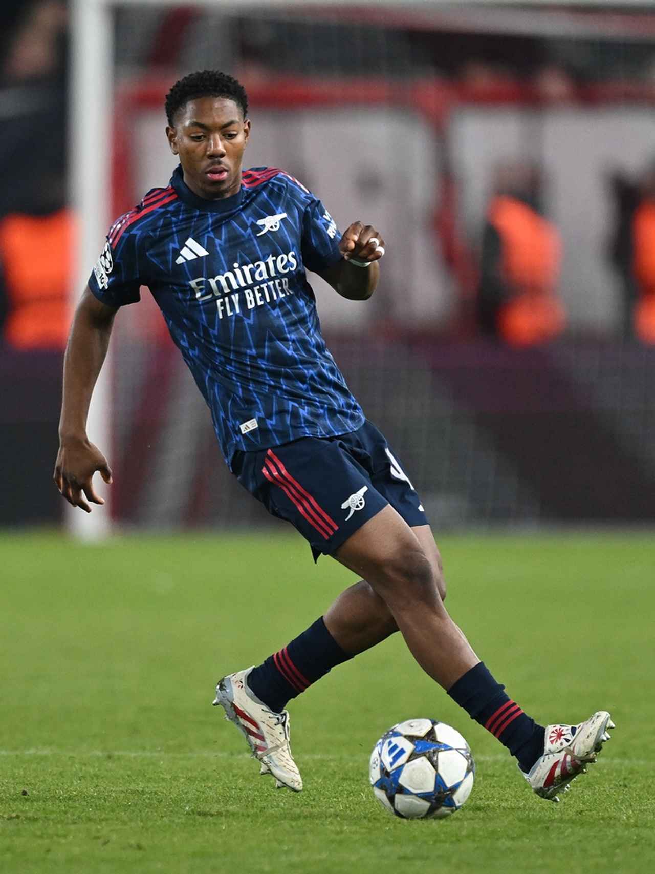 adidas、「The Football Gal」との“刺繡”コラボスパイクが登場