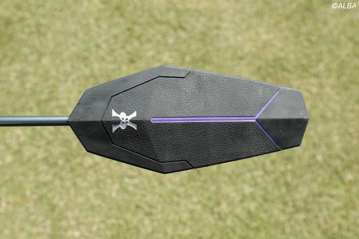 写真] ジャンボ尾崎が監修！ オリジナル練習器具“MANBURI”って？ 国内