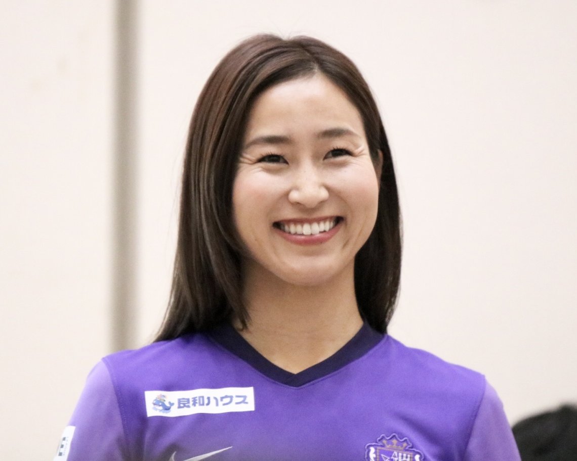 💄広島の女性再就職応援隊として登場❗️サンフレッチェ広島レジーナ左