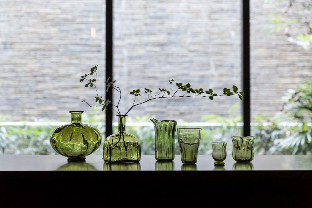 日々の暮らしを涼やかに彩るガラス。伝統工芸品「津軽びいどろ」の