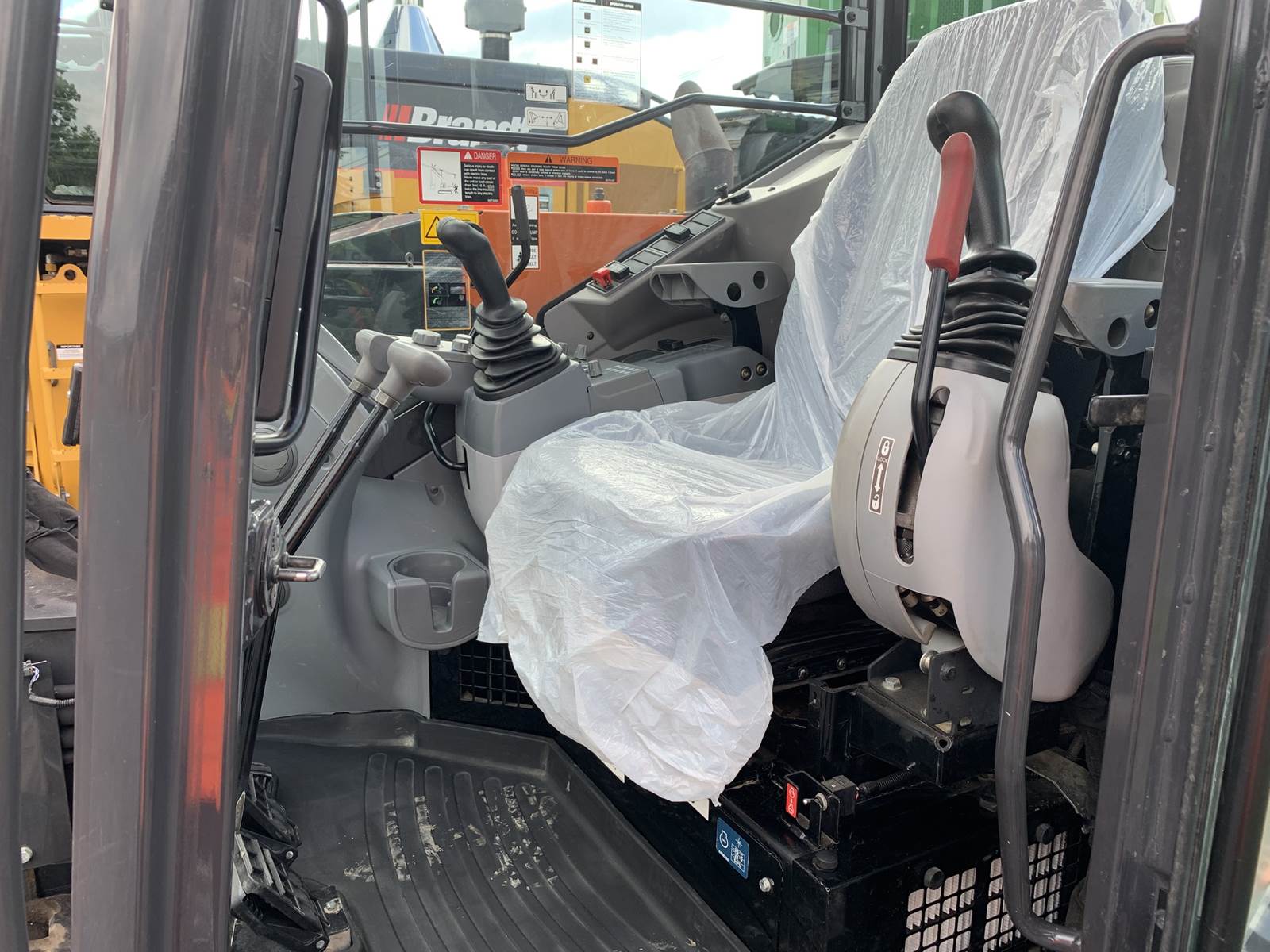 2019 Hitachi ZX85 Excavator For Sale, 1,407 Hours | Saint-Georges