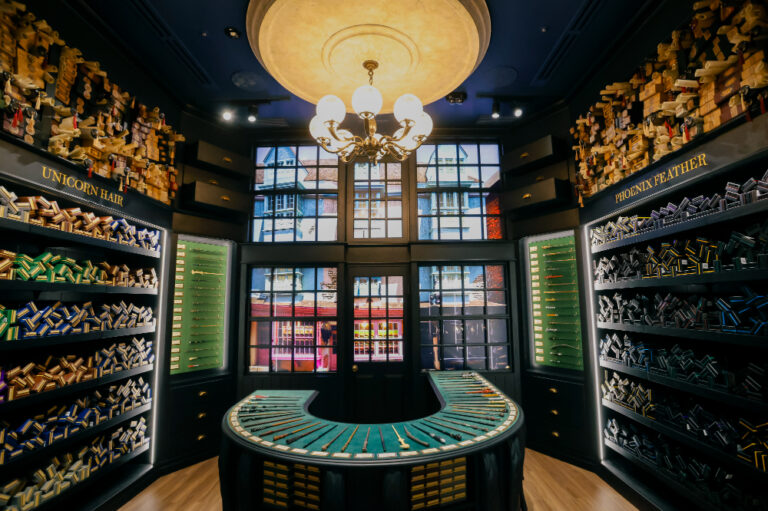 ハリー・ポッター ショップ 原宿」8月14日グランドオープン！魔法界が