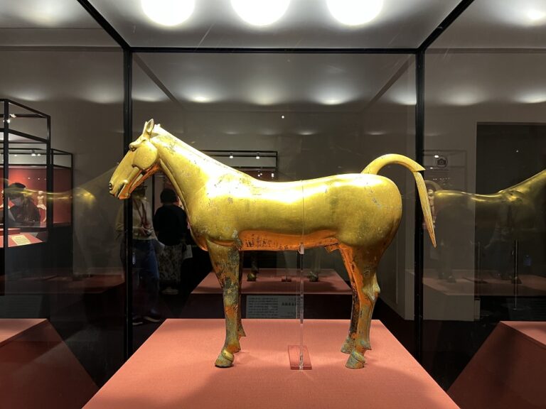 蔵から中国古銭と一緒の箱から出てきた 5体の内の1体 馬ウマ中国古美術