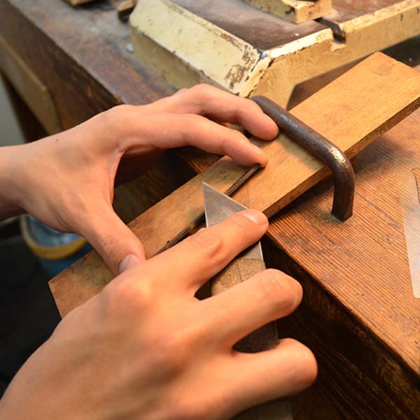 江戸鼈甲屋 鼈甲の耳かき 桐箱入り B-0006 1本