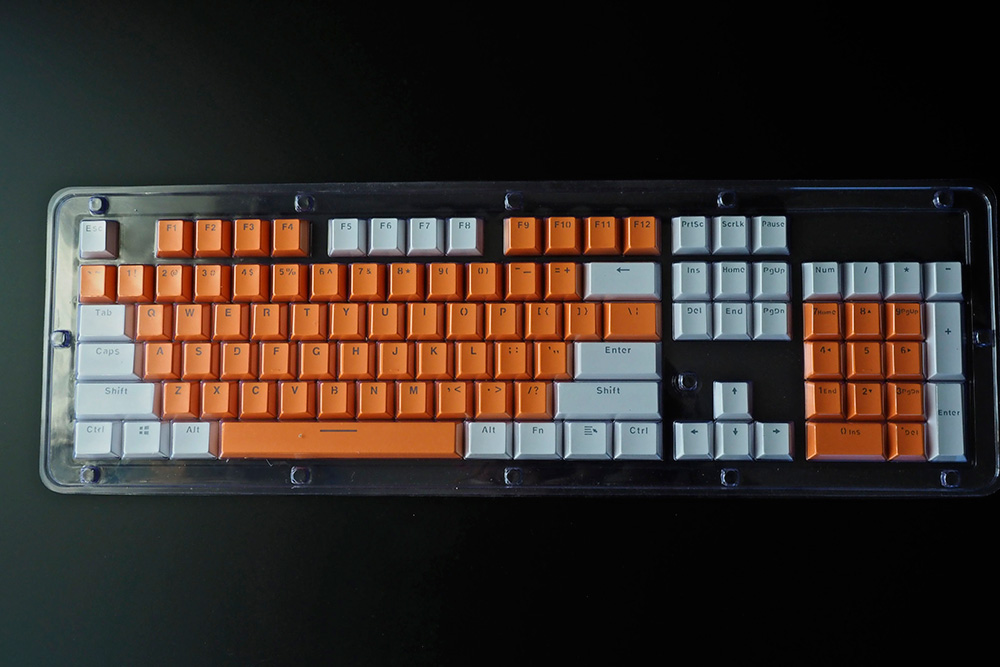 予算4000円でメカニカルキーボードをカッコよくカスタムしてみた