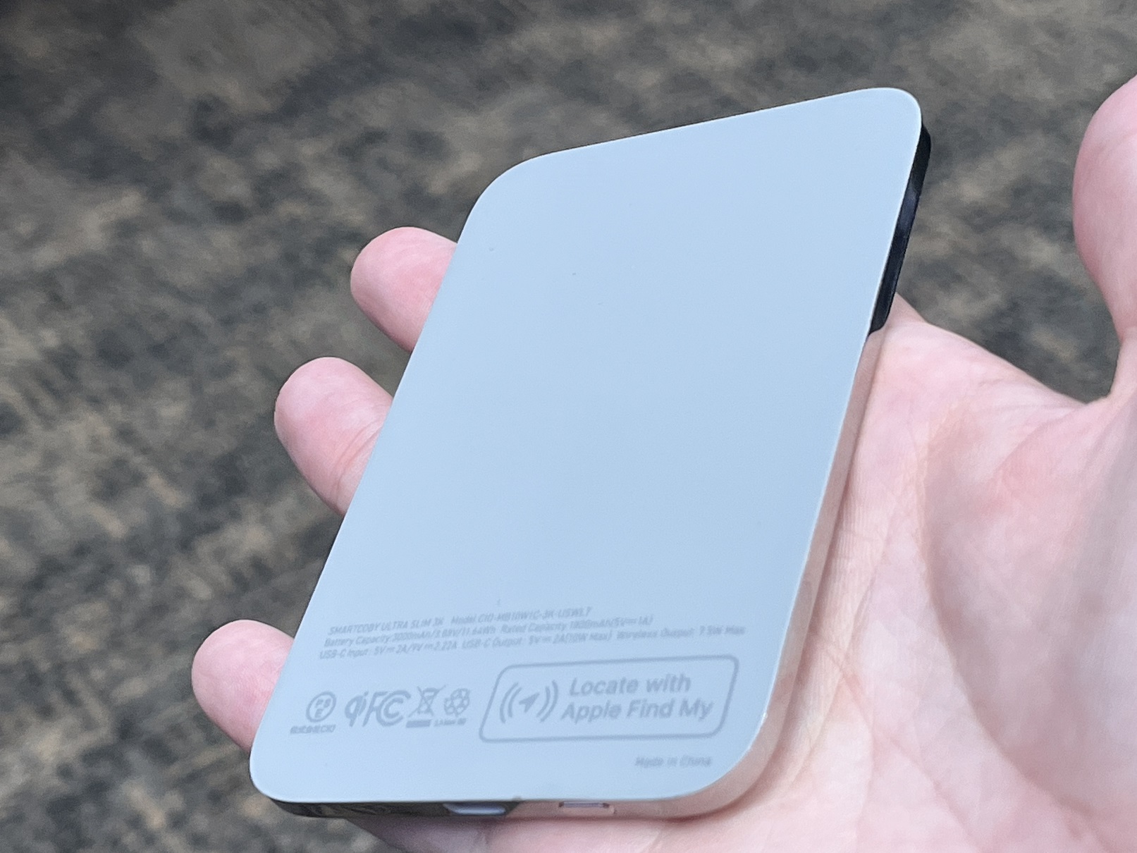 わずか5mm！究極の薄さと機能美を実現したCIOのモバイルバッテリー