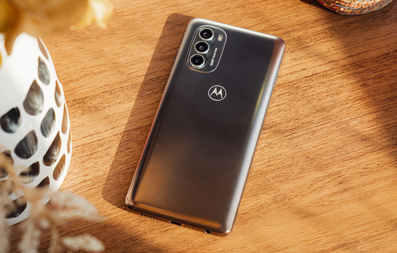 モトローラからIP68相当の防水防塵性能を搭載したFeliCa対応の5Gスマホ