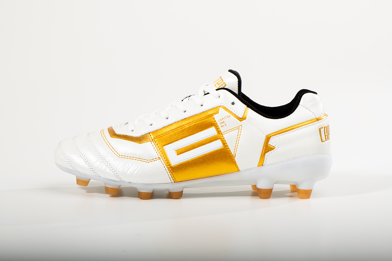 イニエスタのフットボールブランド「Capitten」からサッカーシューズが