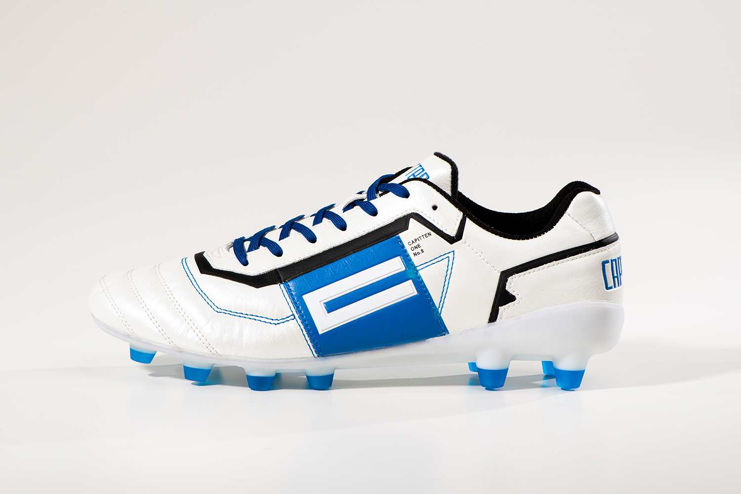 イニエスタのフットボールブランド「Capitten」からサッカーシューズが