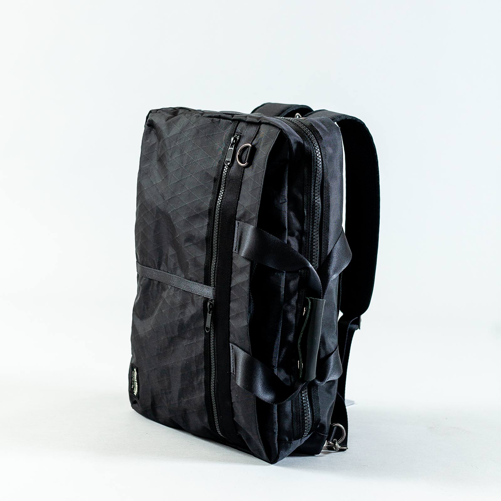 圧倒的に軽い！高機能素材X-PACを使ったWONDER BAGGAGEの防水ビジネス