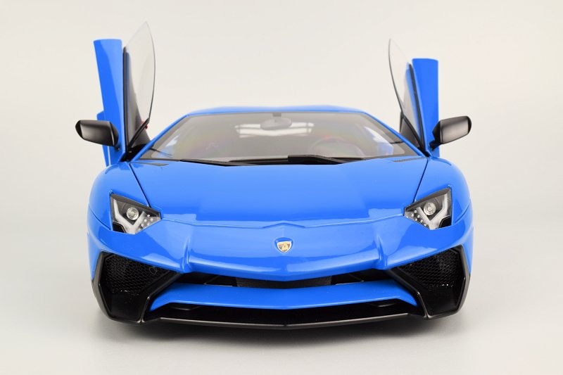 REVIEW: AUTOart Lamborghini Aventador LP750-4 SV • DiecastSociety.com