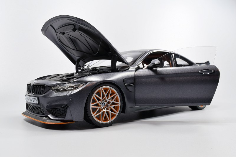 REVIEW: Minichamps Dealer Edition BMW M4 GTS • DiecastSociety.com
