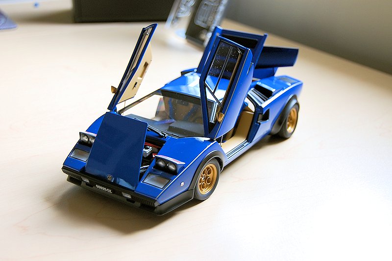 REVIEW: AUTOart Lamborghini Countach Walter Wolf Edition