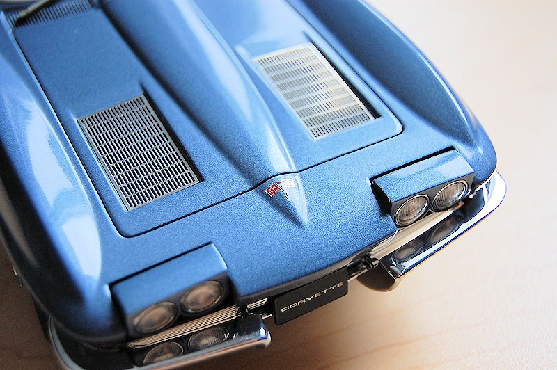 REVIEW: AUTOart Corvette Stingray Coupe 1963 • DiecastSociety.com