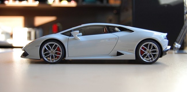 REVIEW: AUTOart Lamborghini Huracan LP610-4 • DiecastSociety.com