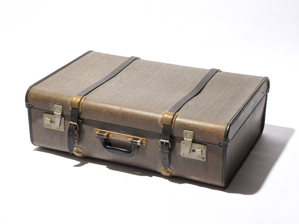 グローブトロッターからノーブランドまで、ヴィンテージトランクの中古