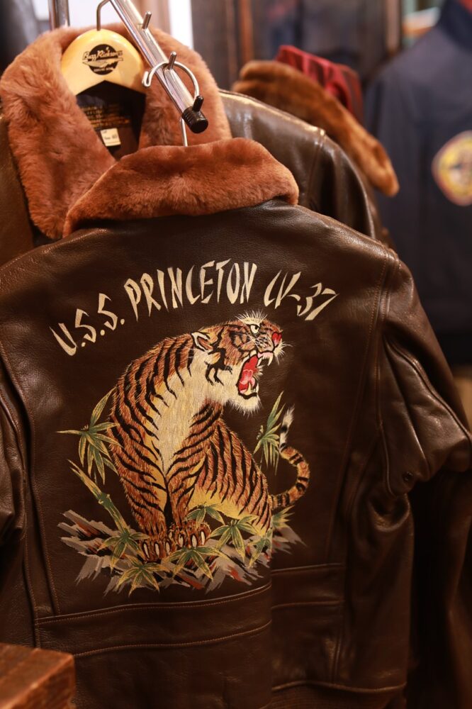 バズリクソンズが教えてくれる、USAAFとUSN革ジャンの進化論。 | Dig